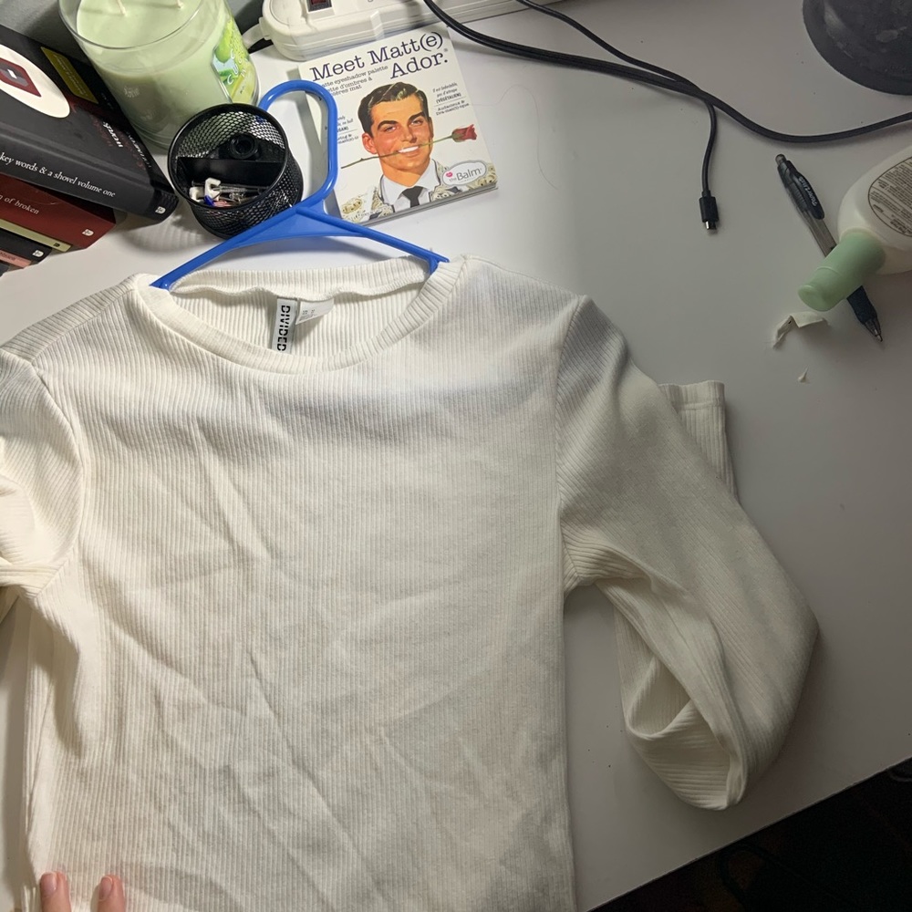 white long sleeve crop top